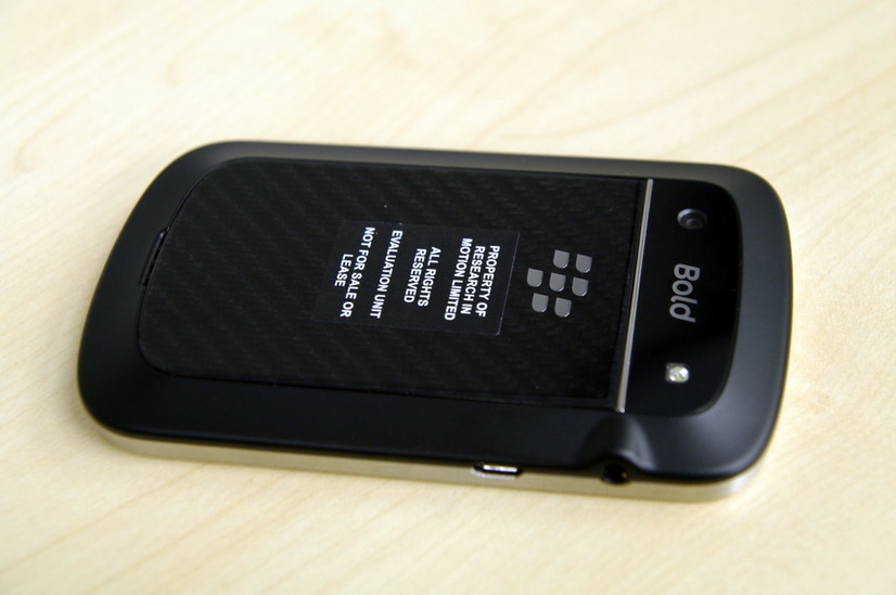 【フォトレポート】タッチパネルと新OS採用の「BlackBerry Bold 9900」 