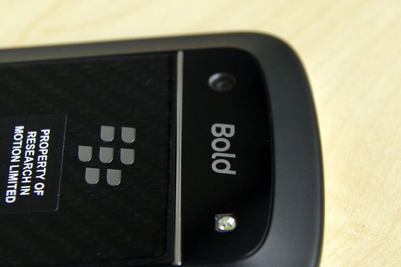 【フォトレポート】タッチパネルと新OS採用の「BlackBerry Bold 9900」 