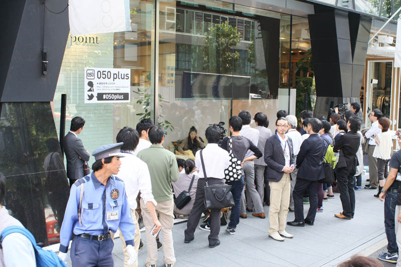 コレクトポイント原宿店のショーウィンドウには安藤サクラさん