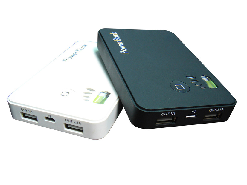 「Double USB Power Bank 2A」のブラック/ホワイト