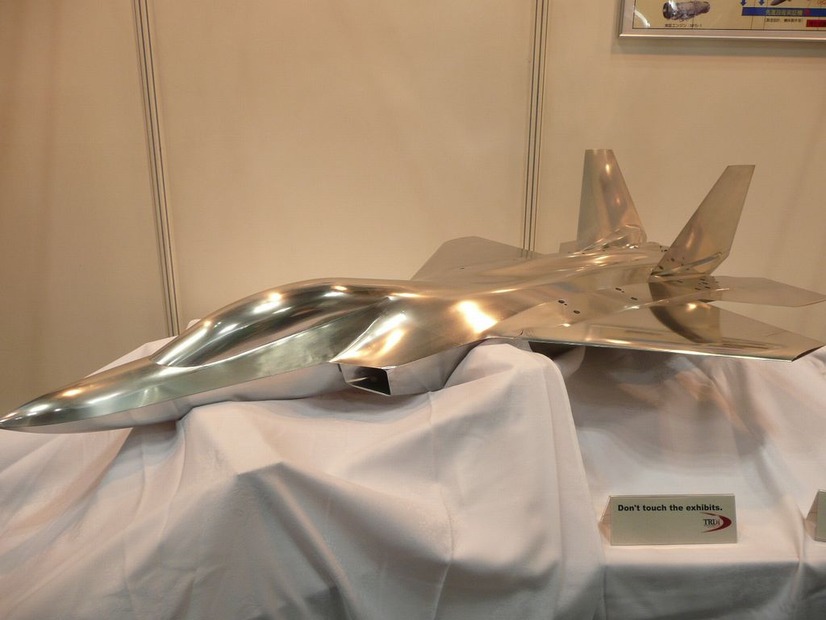 防衛省のブースで出展していた先進技術実証機の風洞モデル。この機体は平成26年度に初飛行が予定されている