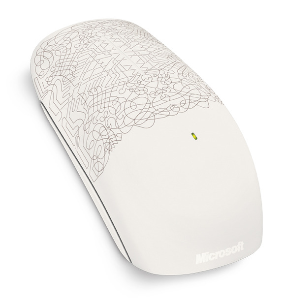 特典のワイヤレスマウス「Microsoft TOUCH MOUSE Limited Edition」