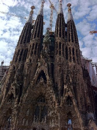 2位はスペインの「サクラダファミリア教会」