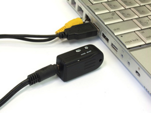 パソコンとUSB接続すると、充電やデータ保存が可能