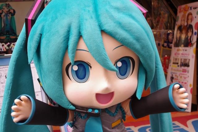 ミクさんも駆けつけた！『初音ミク -Project DIVA- extend』発売記念抽選会をフォトレポート  
