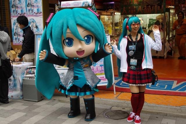 ミクさんも駆けつけた！『初音ミク -Project DIVA- extend』発売記念抽選会をフォトレポート  