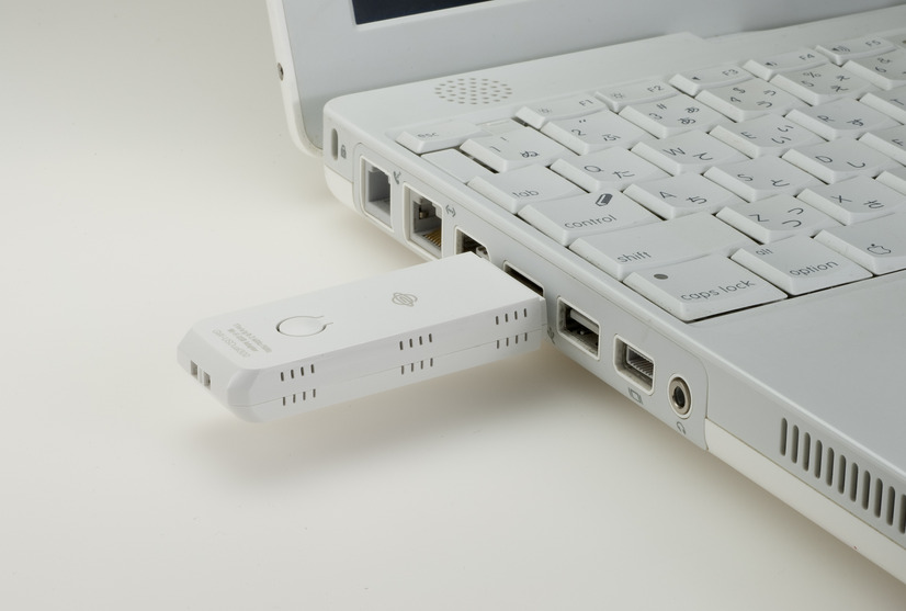 パソコンのUSBコネクタに装着したイメージ