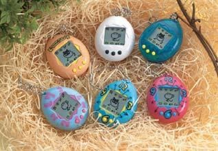 バンダイ、たまごっち生誕15周年記念として「Tamagotchi iD L 15th Anniversary ver.」を発売  