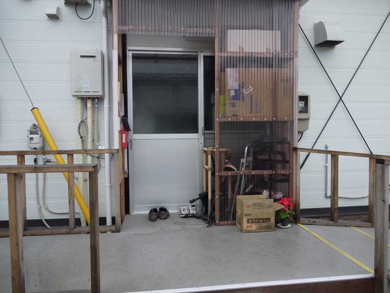 仮設住宅正面