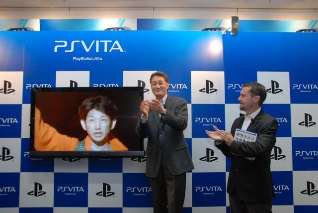 PlayStationVita、渋谷のカウントダウンイベントではSCEハウス社長・平井会長が訪れ本体を手渡し  