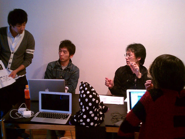 「nubot」を会議で使用している様子