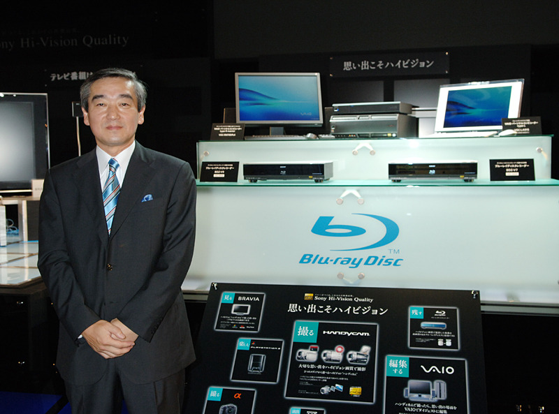 CEATEC JAPAN 2006の同社ブースでBlu-rayレコーダー2機種を発表。ソニーマーケティング取締役の鹿野清氏