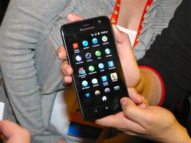 スマートフォン並みの大きさのAndroidタブレット「IdeaTab S2 5