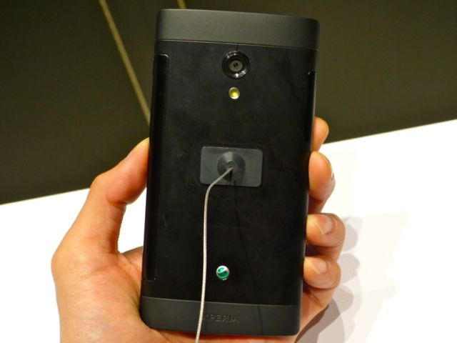 Xperia ionの背面