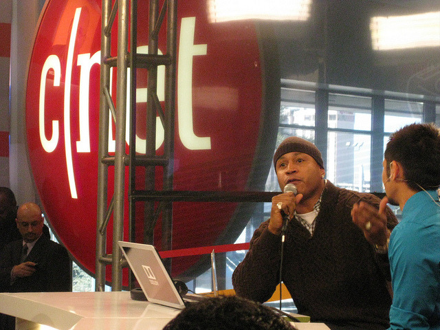 CES 2012　CNETブースにLL Cool J