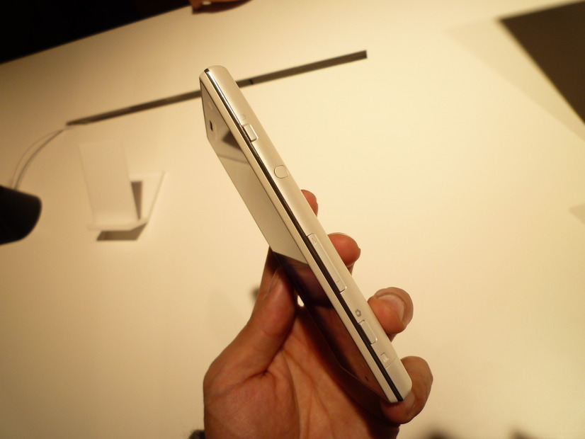 「Xperia acro HD IS12S」