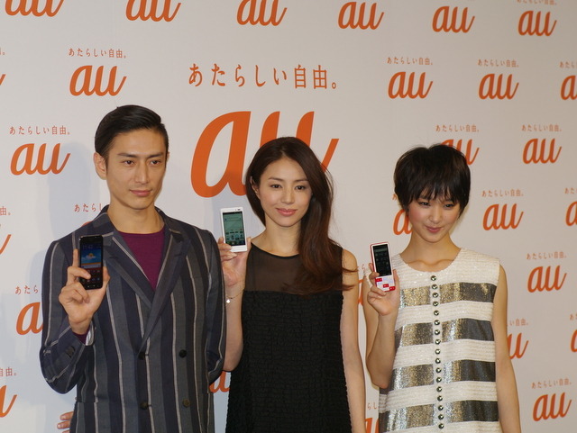 【au 2012年春モデル発表会】井川遥、伊勢谷友介、剛力彩芽、そして星飛雄馬がそろい踏み 
