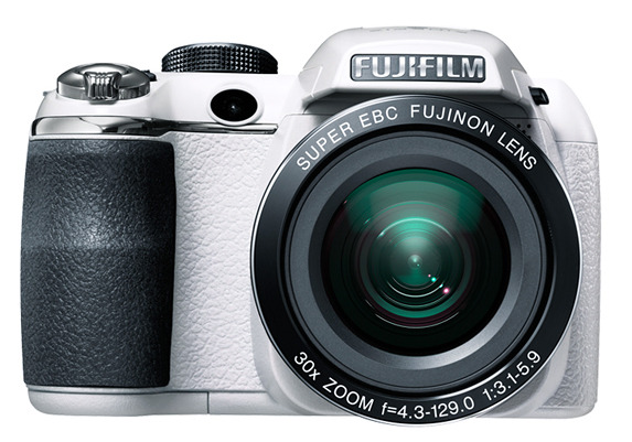 「FinePix S4500」ホワイト