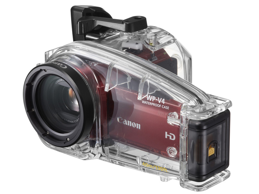 「iVIS HF M52」に別売オプションのウォータープルーフケースを装着したイメージ