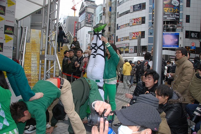 渋谷109に巨大モンスダスが登場!?　ドラコレガールズも駆けつけた『ドラゴンコレクション』渋谷降臨ステージ 