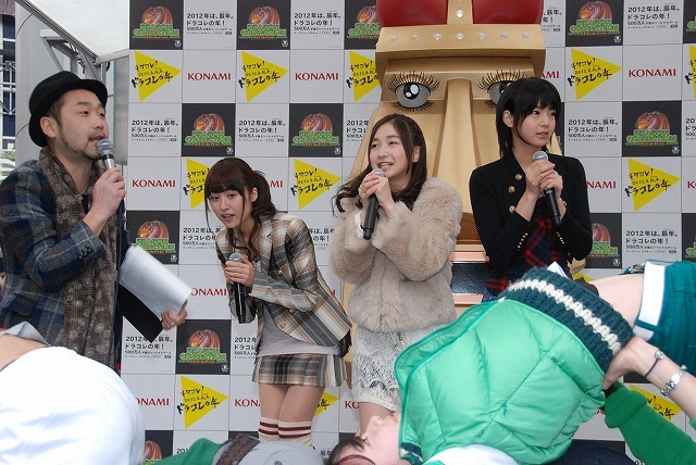 渋谷109に巨大モンスダスが登場!?　ドラコレガールズも駆けつけた『ドラゴンコレクション』渋谷降臨ステージ 