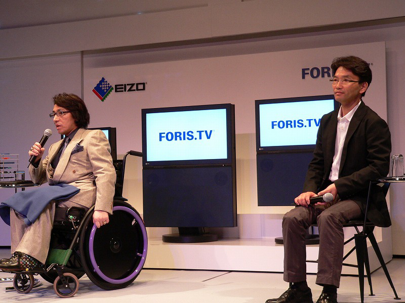 左から川崎和男氏、橋本雅之氏。Flexscanなど今までの製品開発に関わるデザインへの情熱などが語られた
