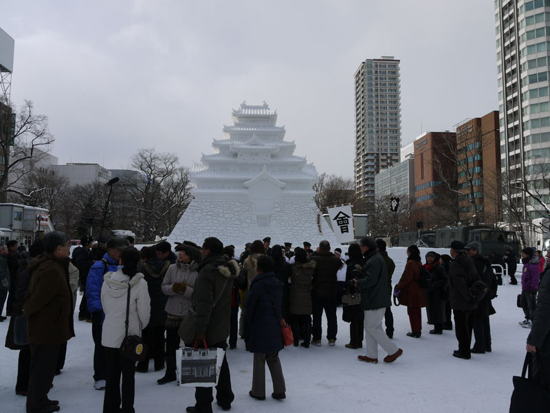 第63回さっぽろ雪まつり。会津鶴ヶ城