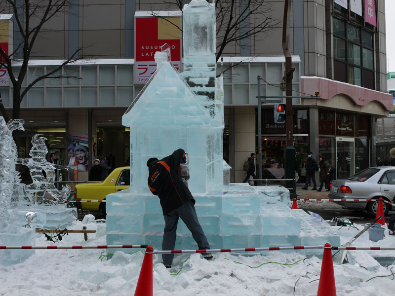 第63回さっぽろ雪まつり。すすきの会場