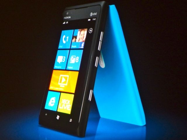 ノキアのWindows Phone Lumia 900