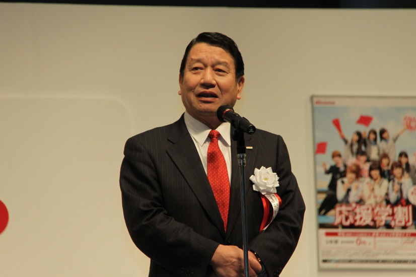 開会の挨拶を行った、NTTドコモ 代表取締役社長 山田隆持氏