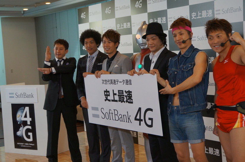 SoftBank 4G開始イベントで芸人が高速芸に挑戦