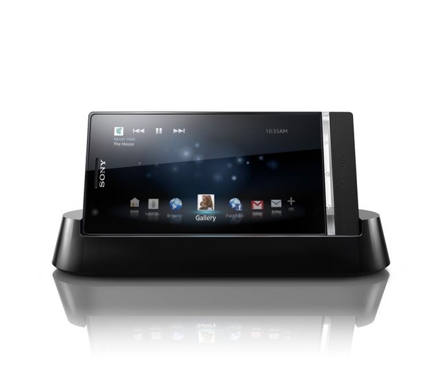 【MWC 2012（Vol.11）】スタイリッシュで高輝度液晶の“P”、カジュアルでイルミが特徴の“U”