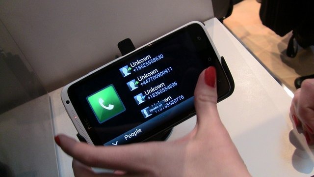 【MWC 2012 Vol.43（動画）】高速連写、HD動画、F2.0レンズ……HTC One カメラ性能をチェック