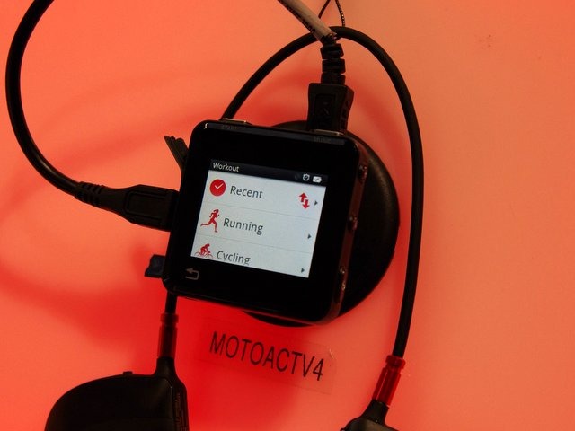 【MWC 2012 Vol.52（動画）】スポーツ×音楽でMotorola独自の価値観を追求……MOTOACTIV