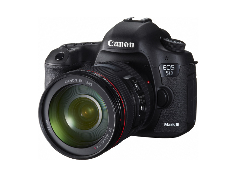 「EOS 5D MarkIII」レンズキット斜め