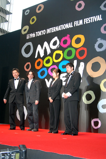 　21日〜29日開催の映画の祭典「第19回東京国際映画祭」。21日に六本木にて行われたオープニングイベントから未公開写真を一挙公開する。