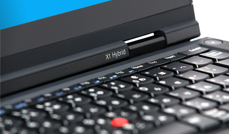 「ThinkPad X1 Hybrid」斜め
