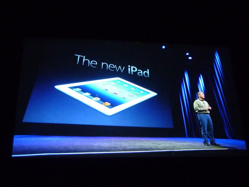 「The new iPad」のプレゼンを行うフィリップ・シラー氏