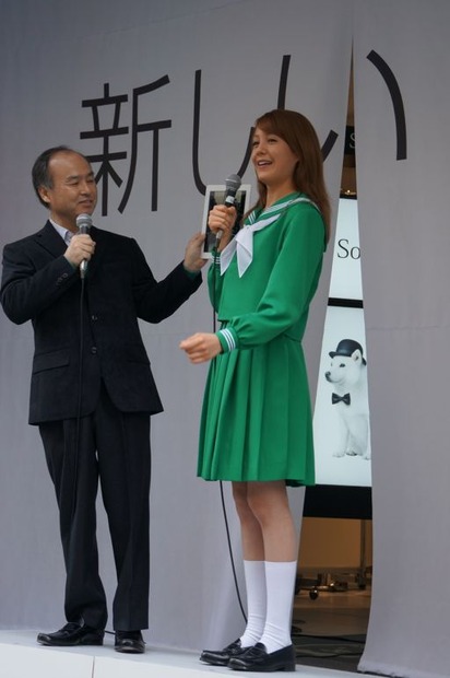 孫正義社長とトリンドル玲奈さん