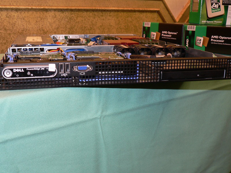 PowerEdge SC1435は1Uサイズのサーバ。主にクラスタ向けとされている