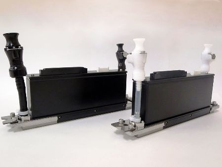インクジェットプリントヘッド（左：UVインク用「KJ4A-B」、右：水系インク用「KJ4B-Y」）