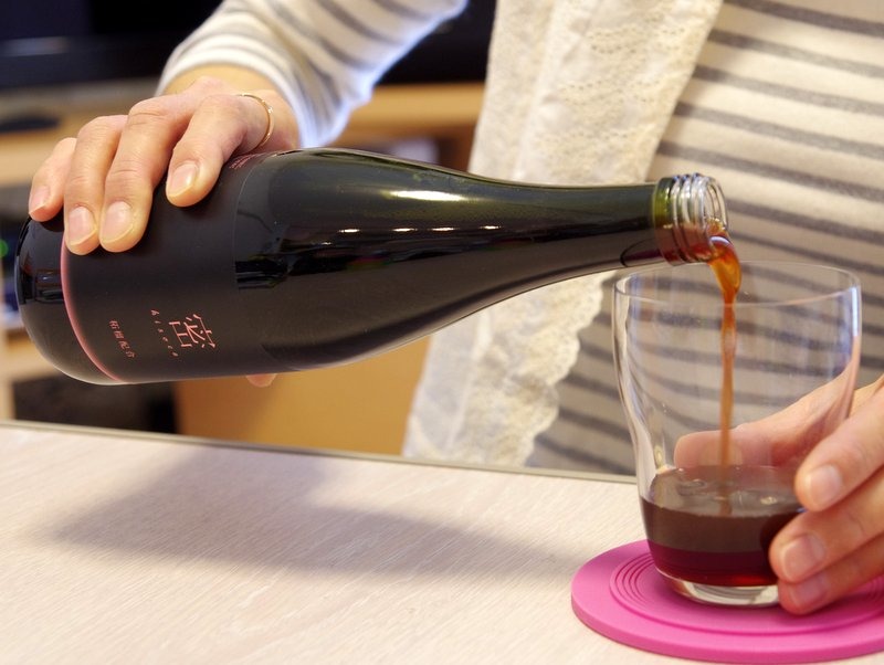 まず最初に柘榴をソーダで割って飲んでみます