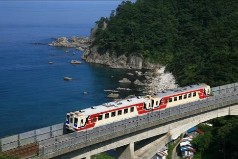 運転を再開した三陸鉄道