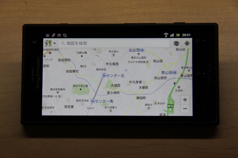 地図アプリの表示例。GPSは、高層ビルの間だと上空が見えていても、測位ミスが起きる。都心のウォークナビでは困ることもあるが、それ以外は道幅のどの位置にいるかなど、かなり正確に表示される