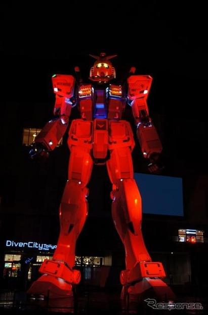 東京・お台場に登場した実物大ガンダム