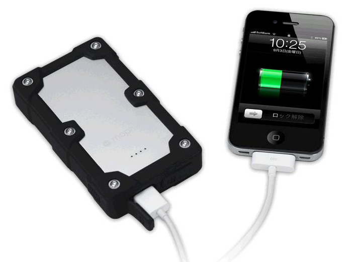 「mophie Juice Pack Powerstation PRO」でiPhoneを充電するイメージ（iPhoneを別売）