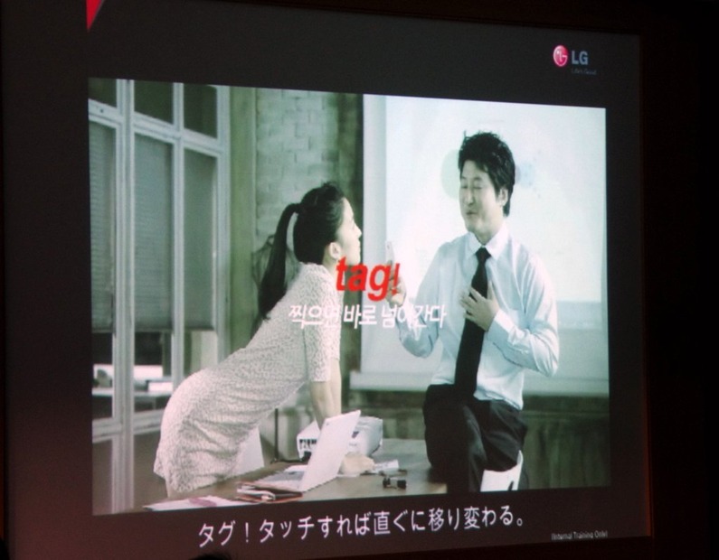 いくつかの機種に関してはテレビコマーシャルの映像も流された。Optimus Tagのコマーシャルはなかなかの出来。