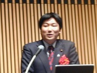 　「IPv6 Summit 2006」キーノートには、橋本岳衆議院議員が登壇、「IT新改革戦略とIPv6」との表題で、IT新改革戦略に則ったIPv6活用の動きについて紹介するとともに、通信・放送関係の政策議論を概観し、IPv6への政策サイドからの期待を述べた。