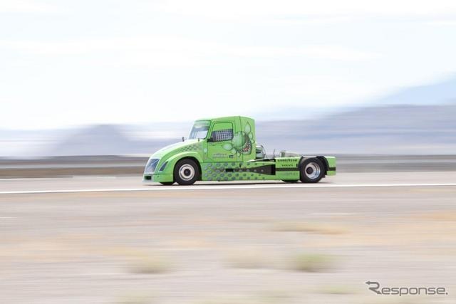 236.577km/hの最高速を計測したボルボのハイブリッドトラック、MEAN GREEN