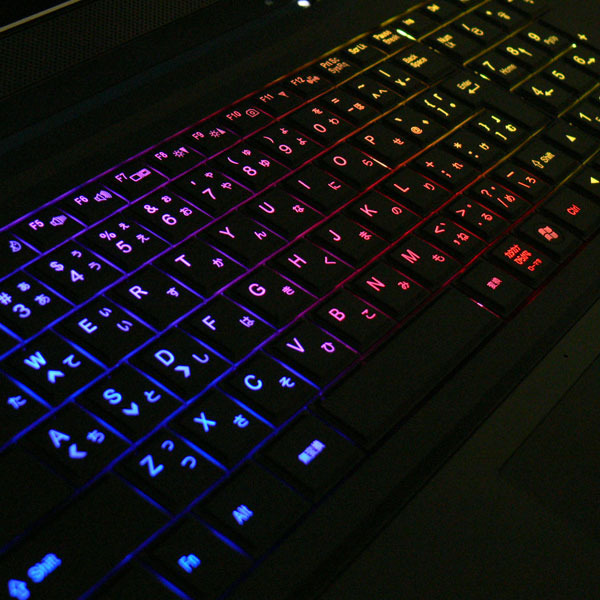 イルミネーション機能をもつLEDバックライトキーボード